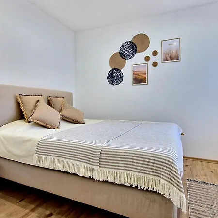 Apartment Like *